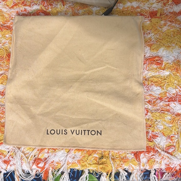 Louis Vuitton “Sarah Wallet” - Picture 7 of 8